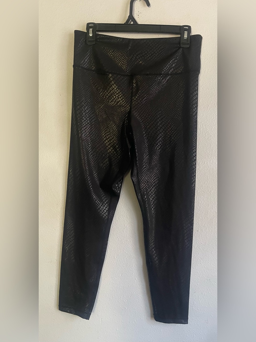INC International Concepts Black Active Leggings with Subtle Print